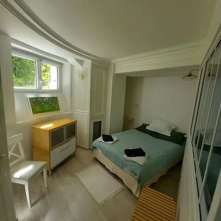 Beau Dans Un Cadre Exceptionnel De Verdure Apartmán *
