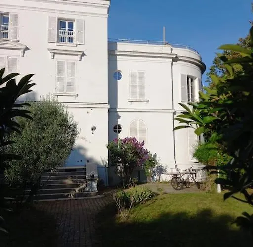Appartement Beau Dans Un Cadre Exceptionnel De Verdure Maisons-Laffitte
