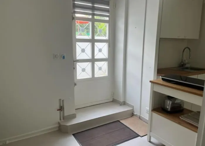 Beau Dans Un Cadre Exceptionnel De Verdure Maisons-Laffitte